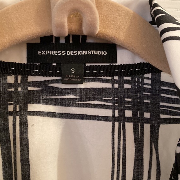 Express Design Studio women’s button up, black & white. Small - Picture 4 of 5